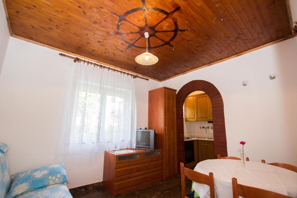Apartments Bartul Сучурай Экстерьер фото